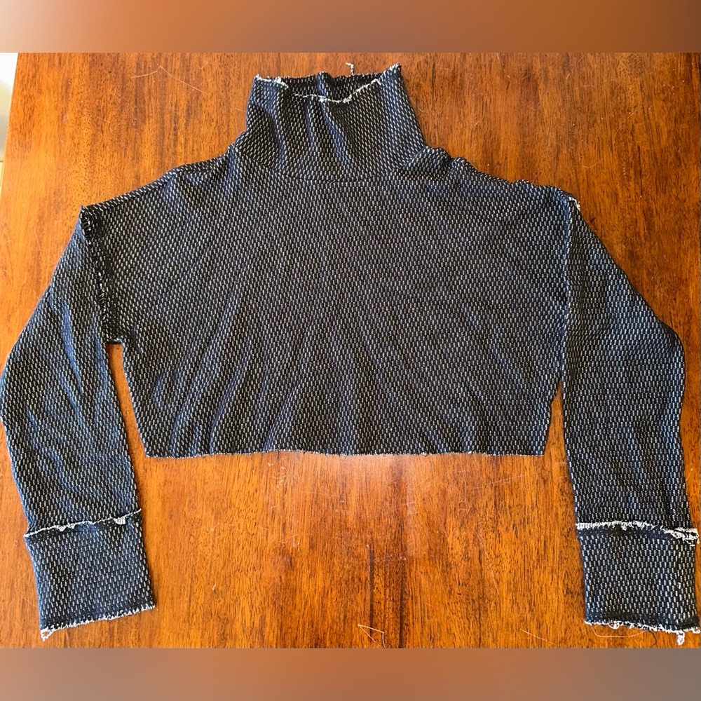 urban outfitters cropped turtleneck sweater